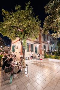 Naples Experience Hostel - Age Limit 18-28